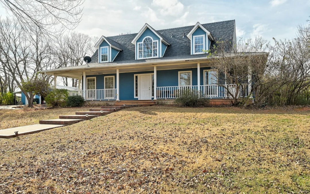 STUNNING CUSTOM COUNTRY FARMHOUSE